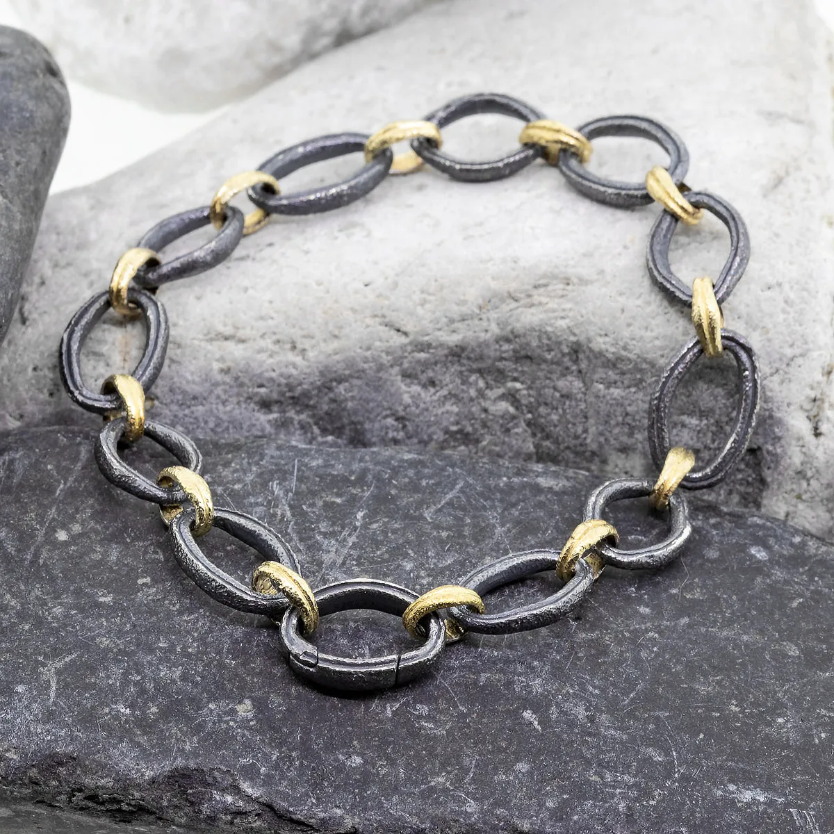 Ribbed Organic Shapes Bracelet