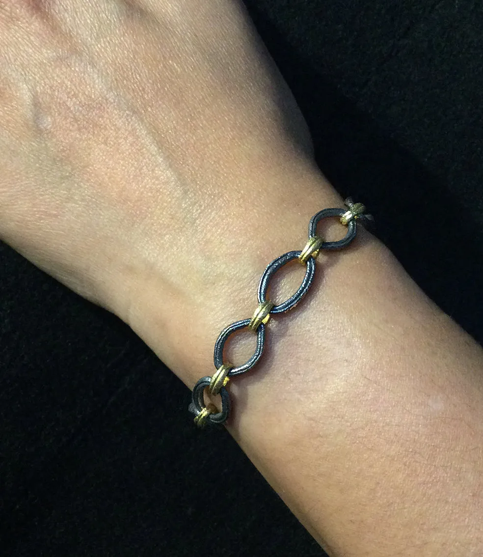 Ribbed Organic Shapes Bracelet
