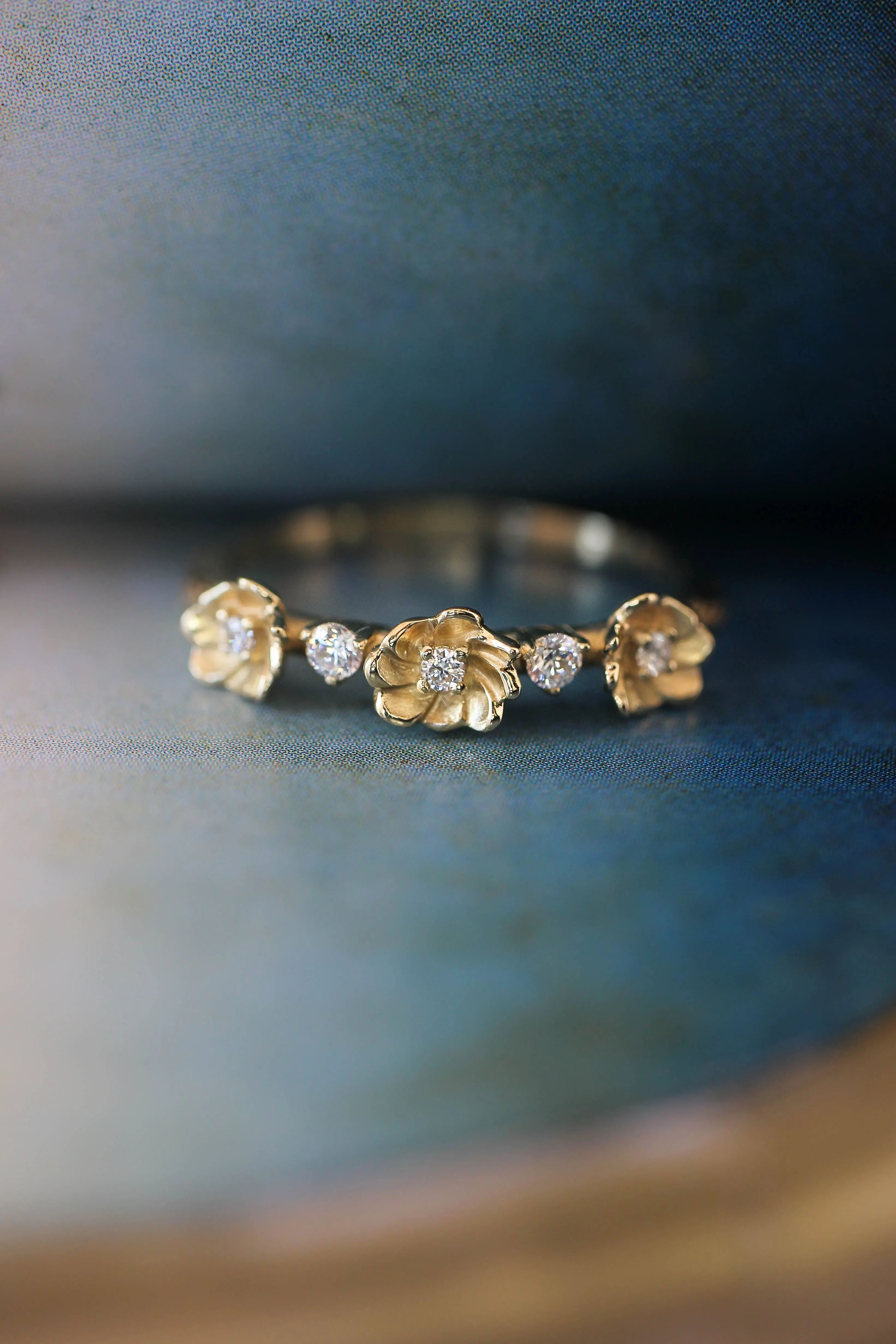 Three flowers wedding band, diamond ring